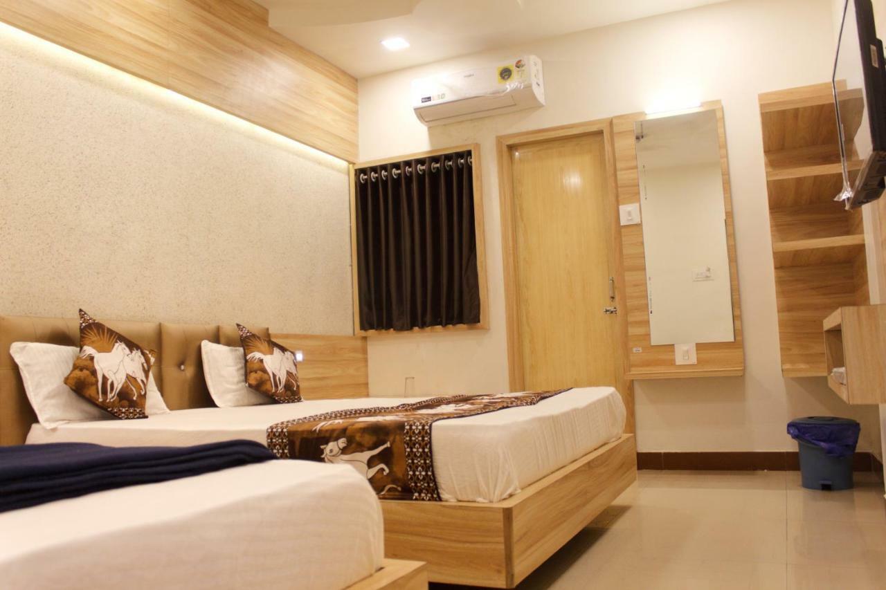 Hotel Shri Radhe Somnāth Exterior foto