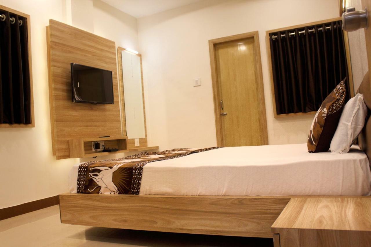 Hotel Shri Radhe Somnāth Exterior foto